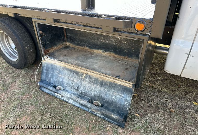 image for item DP6005 2016 Ford F350 Super Duty flatbed pickup truck