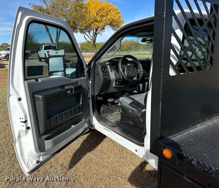 image for item DP6005 2016 Ford F350 Super Duty flatbed pickup truck