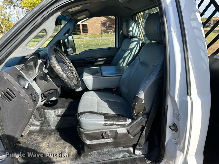 image for item DP6005 2016 Ford F350 Super Duty flatbed pickup truck