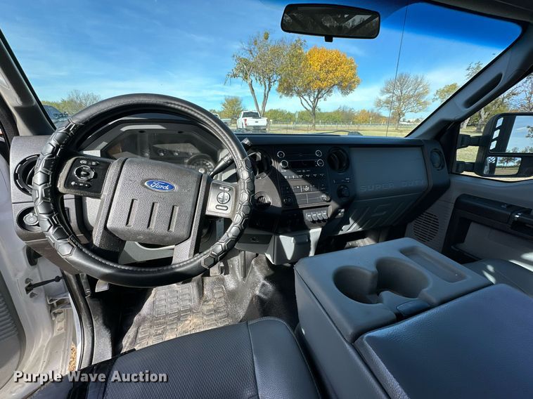 image for item DP6005 2016 Ford F350 Super Duty flatbed pickup truck