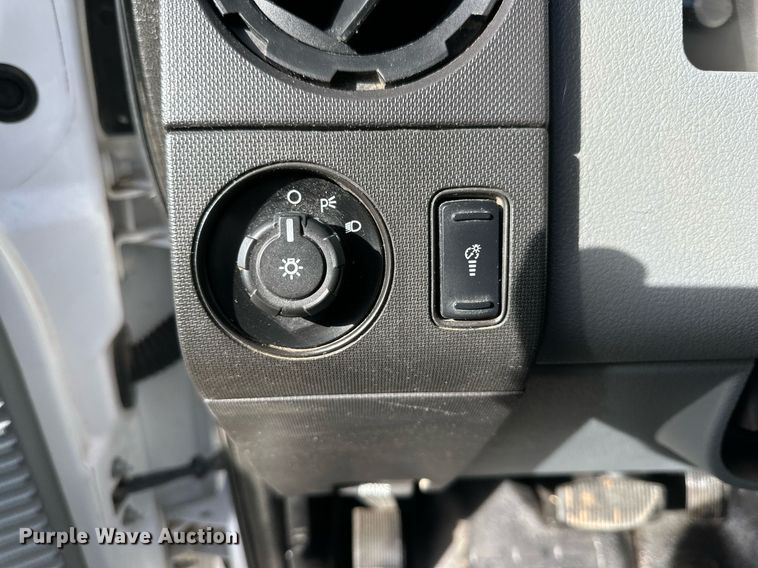 image for item DP6005 2016 Ford F350 Super Duty flatbed pickup truck