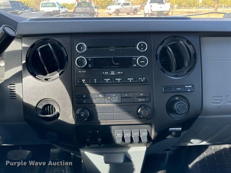 image for item DP6005 2016 Ford F350 Super Duty flatbed pickup truck