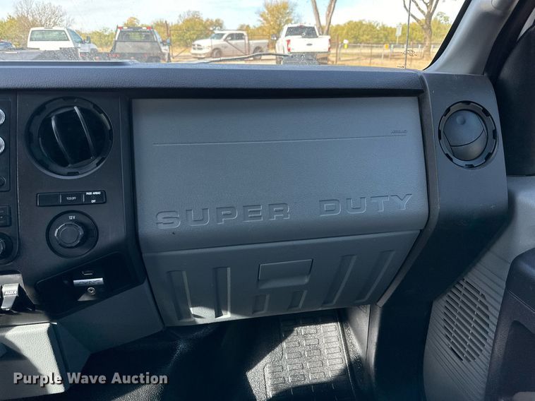 image for item DP6005 2016 Ford F350 Super Duty flatbed pickup truck