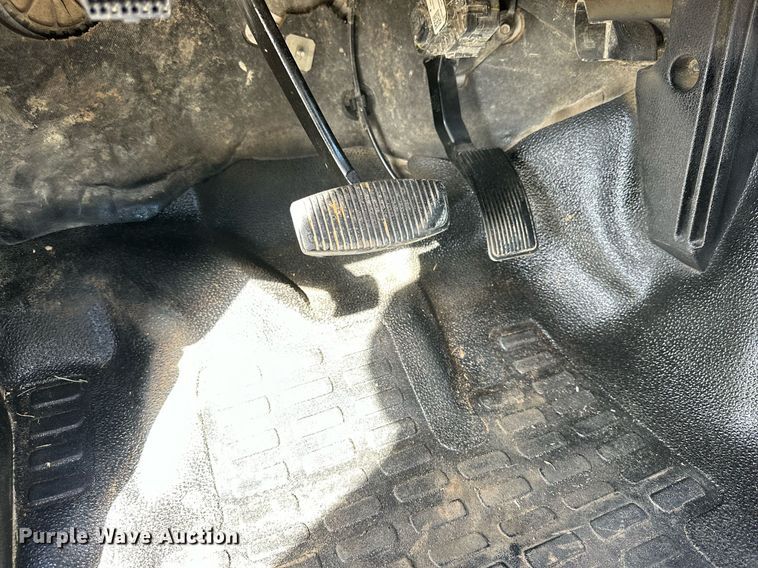 image for item DP6005 2016 Ford F350 Super Duty flatbed pickup truck