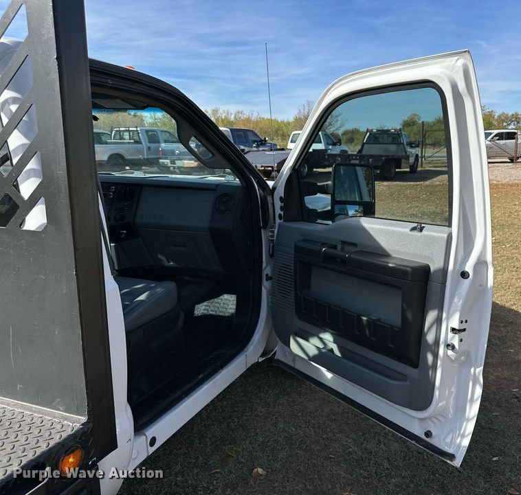 image for item DP6005 2016 Ford F350 Super Duty flatbed pickup truck