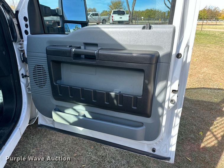 image for item DP6005 2016 Ford F350 Super Duty flatbed pickup truck