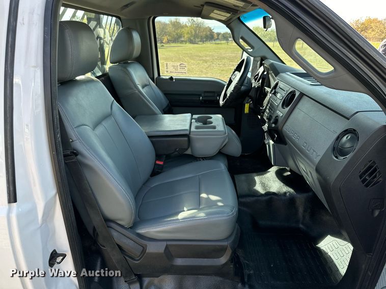 image for item DP6005 2016 Ford F350 Super Duty flatbed pickup truck