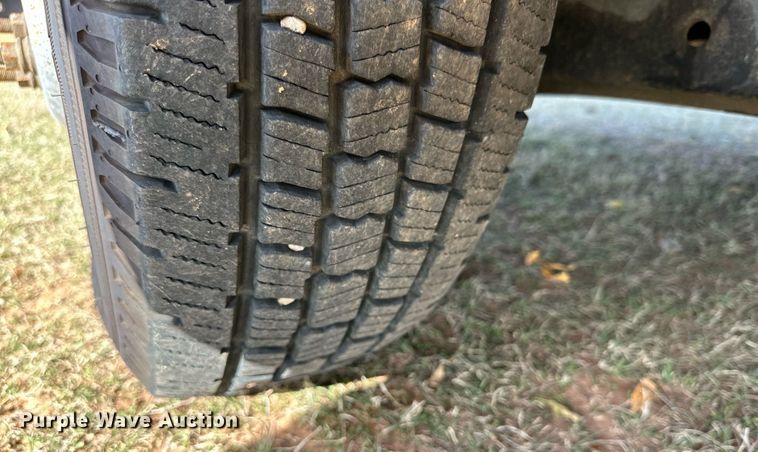 image for item DP6005 2016 Ford F350 Super Duty flatbed pickup truck