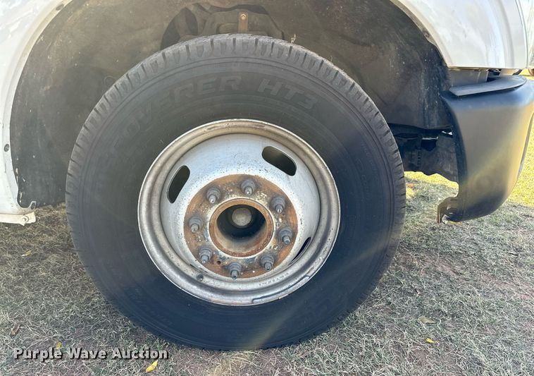 image for item DP6005 2016 Ford F350 Super Duty flatbed pickup truck