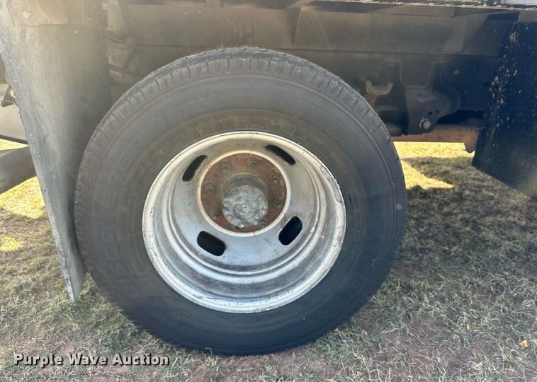 image for item DP6005 2016 Ford F350 Super Duty flatbed pickup truck