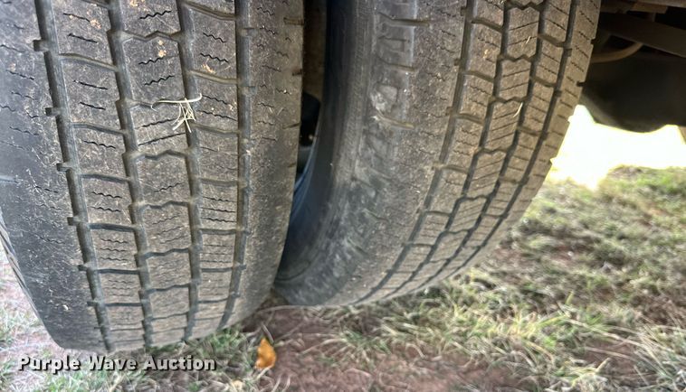 image for item DP6005 2016 Ford F350 Super Duty flatbed pickup truck