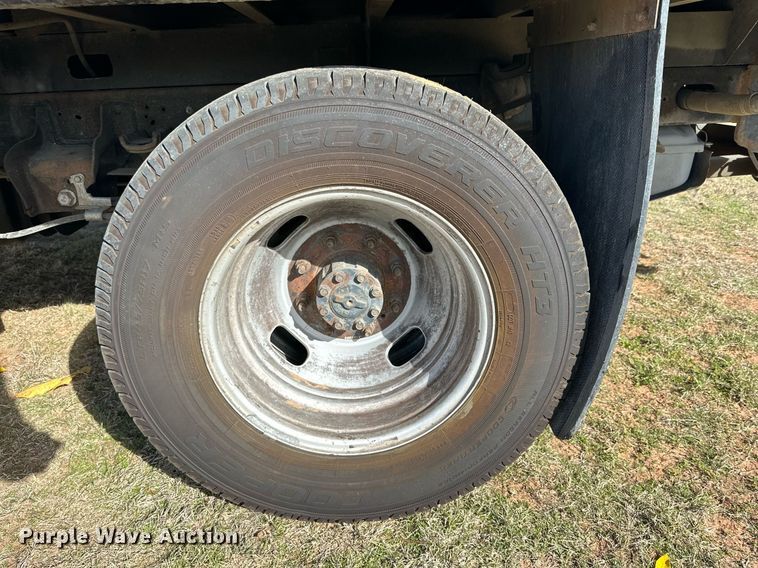 image for item DP6005 2016 Ford F350 Super Duty flatbed pickup truck