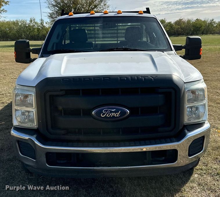 image for item DP6007 2015 Ford F350 Super Duty flatbed pickup truck