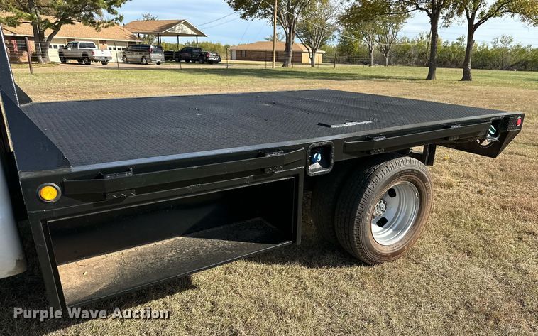 image for item DP6007 2015 Ford F350 Super Duty flatbed pickup truck