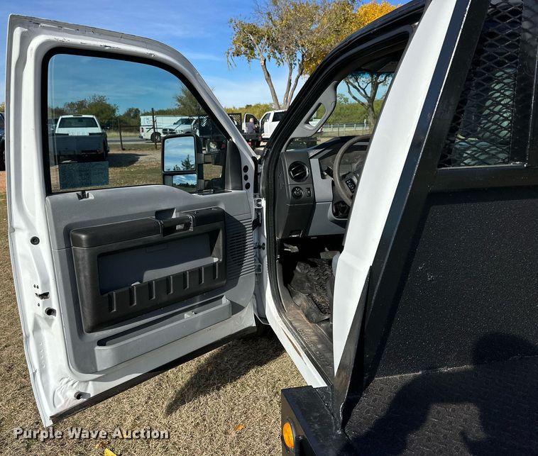 image for item DP6007 2015 Ford F350 Super Duty flatbed pickup truck