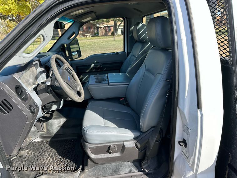 image for item DP6007 2015 Ford F350 Super Duty flatbed pickup truck