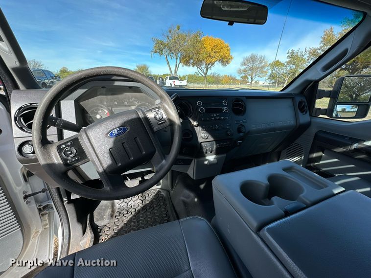 image for item DP6007 2015 Ford F350 Super Duty flatbed pickup truck