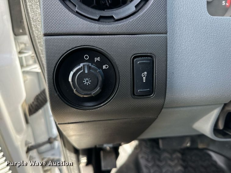 image for item DP6007 2015 Ford F350 Super Duty flatbed pickup truck