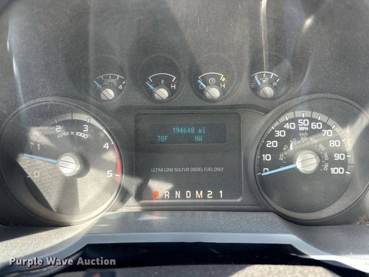 image for item DP6007 2015 Ford F350 Super Duty flatbed pickup truck