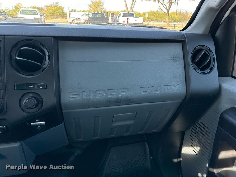 image for item DP6007 2015 Ford F350 Super Duty flatbed pickup truck