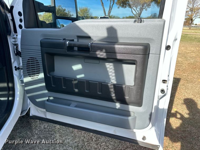 image for item DP6007 2015 Ford F350 Super Duty flatbed pickup truck