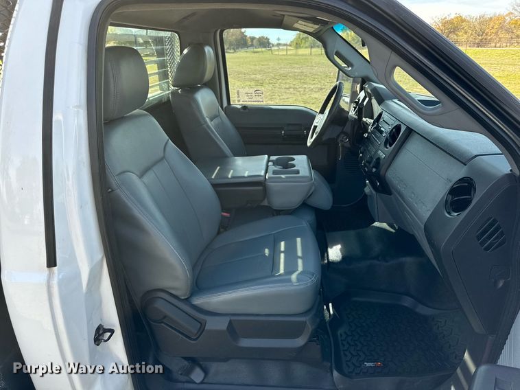 image for item DP6007 2015 Ford F350 Super Duty flatbed pickup truck