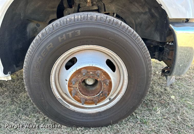 image for item DP6007 2015 Ford F350 Super Duty flatbed pickup truck