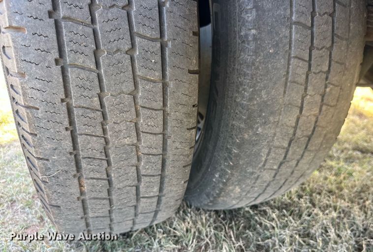 image for item DP6007 2015 Ford F350 Super Duty flatbed pickup truck