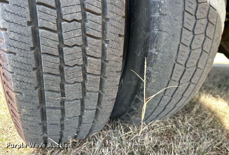 image for item DP6007 2015 Ford F350 Super Duty flatbed pickup truck