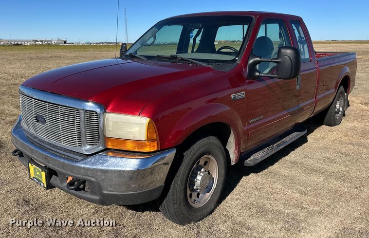 image for item DQ3121 2001 Ford F250 Super Duty SuperCab pickup truck