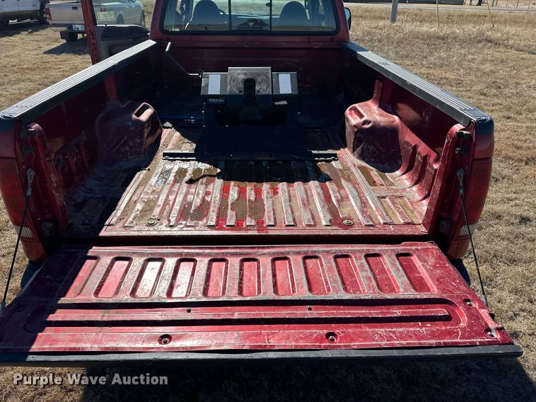 image for item DQ3121 2001 Ford F250 Super Duty SuperCab pickup truck