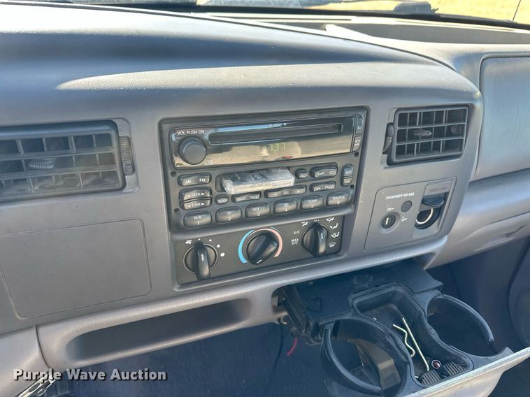 image for item DQ3121 2001 Ford F250 Super Duty SuperCab pickup truck