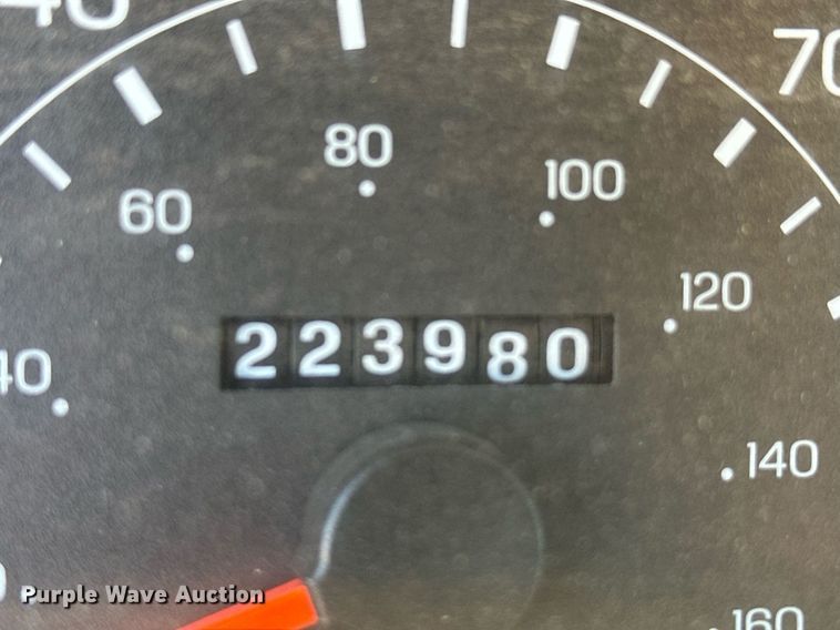 image for item DQ3121 2001 Ford F250 Super Duty SuperCab pickup truck