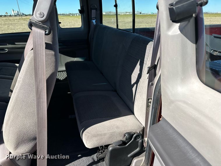 image for item DQ3121 2001 Ford F250 Super Duty SuperCab pickup truck