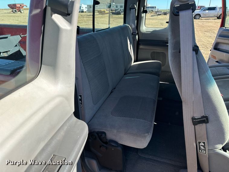 image for item DQ3121 2001 Ford F250 Super Duty SuperCab pickup truck