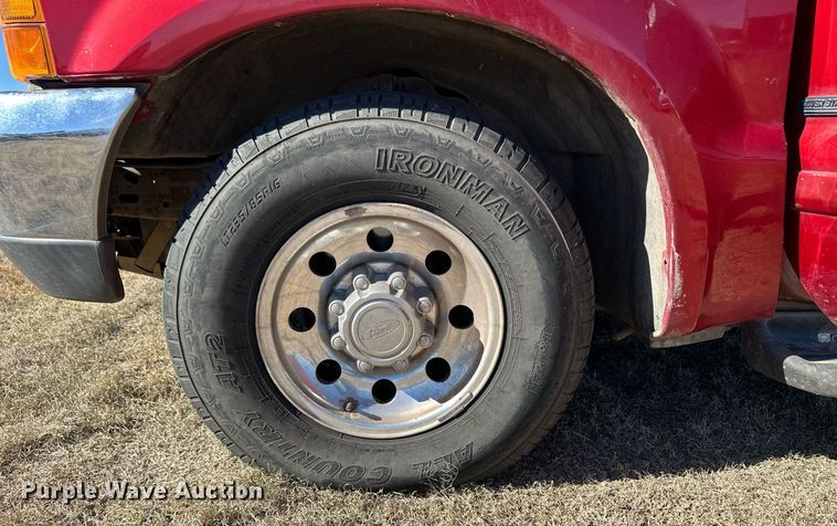 image for item DQ3121 2001 Ford F250 Super Duty SuperCab pickup truck