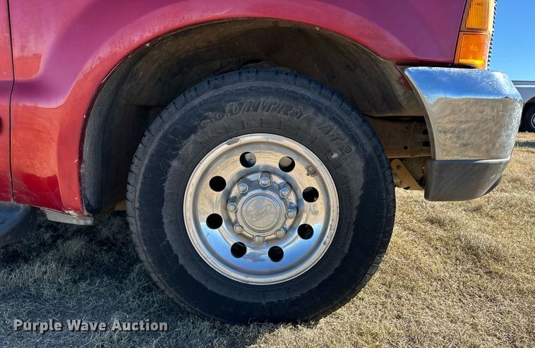 image for item DQ3121 2001 Ford F250 Super Duty SuperCab pickup truck