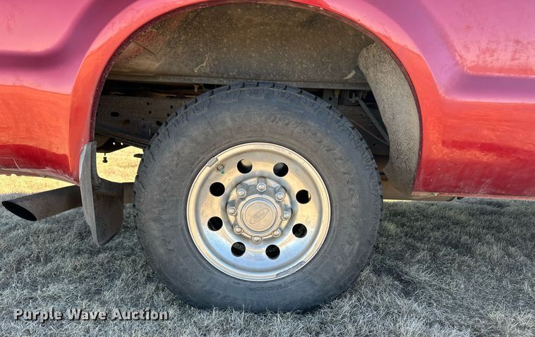 image for item DQ3121 2001 Ford F250 Super Duty SuperCab pickup truck