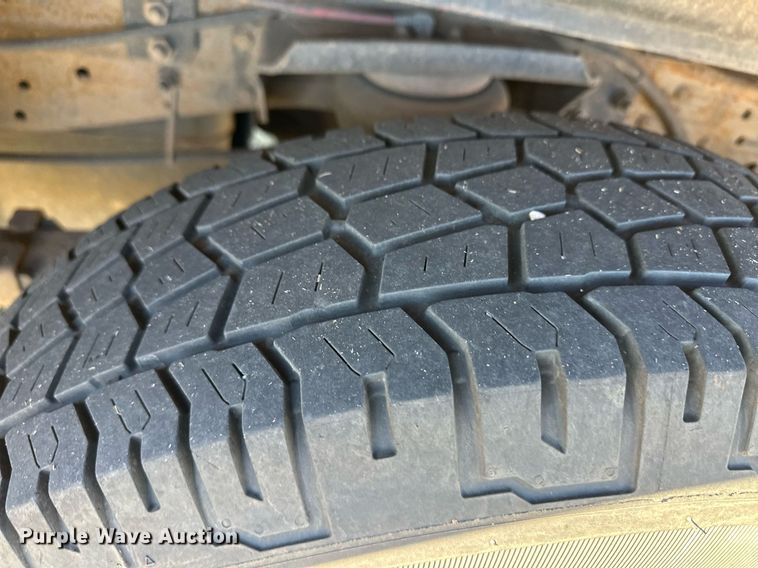 image for item DQ3121 2001 Ford F250 Super Duty SuperCab pickup truck