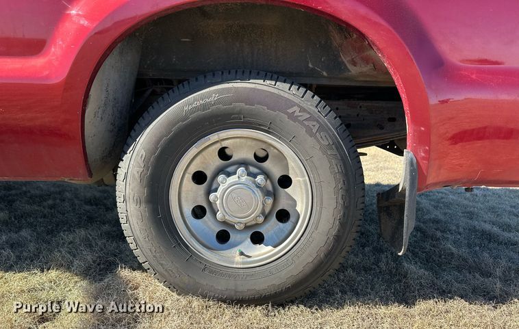 image for item DQ3121 2001 Ford F250 Super Duty SuperCab pickup truck