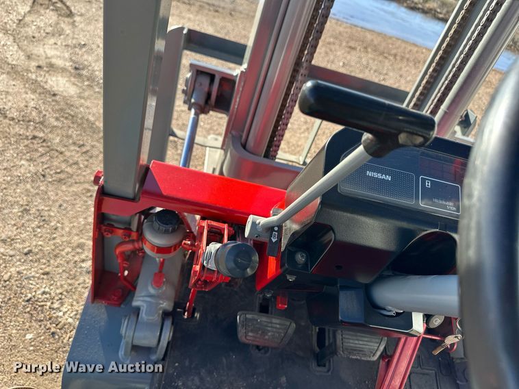 image for item DQ3135 Nissan NJ01 forklift