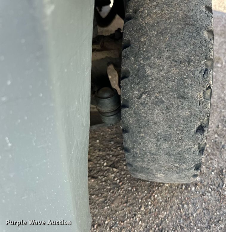 image for item DQ3135 Nissan NJ01 forklift