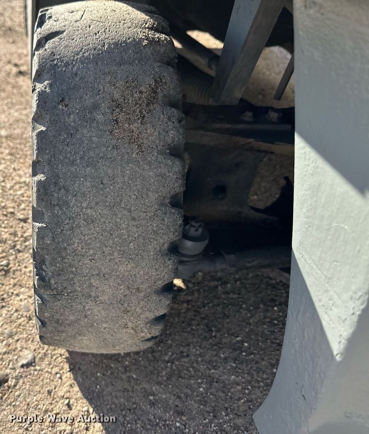 image for item DQ3135 Nissan NJ01 forklift