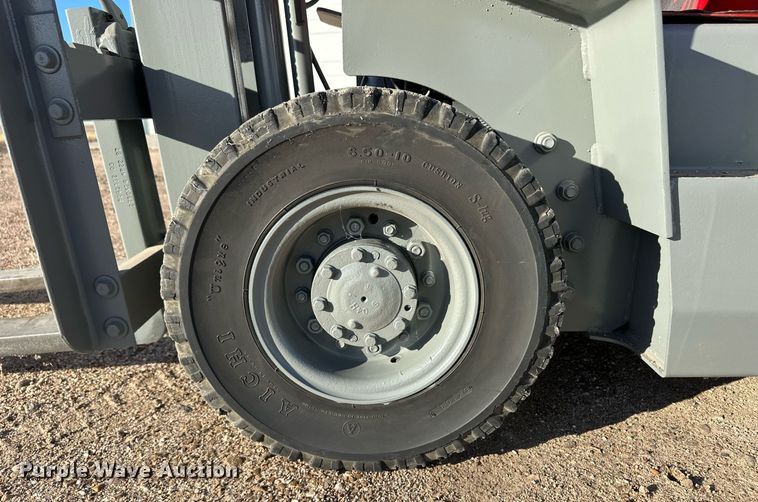 image for item DQ3135 Nissan NJ01 forklift