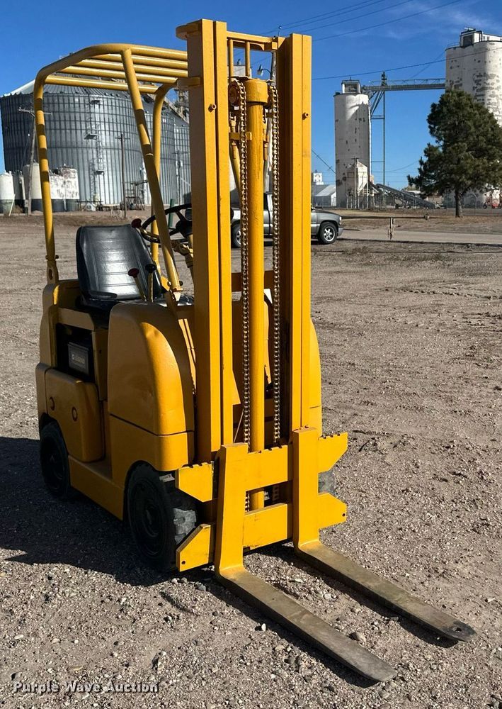 image for item DQ3136 Allis-Chalmers FT20-24 forklift