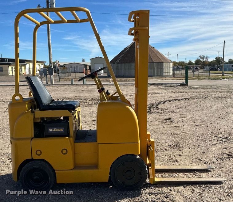 image for item DQ3136 Allis-Chalmers FT20-24 forklift