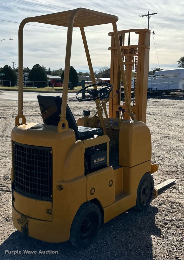 image for item DQ3136 Allis-Chalmers FT20-24 forklift