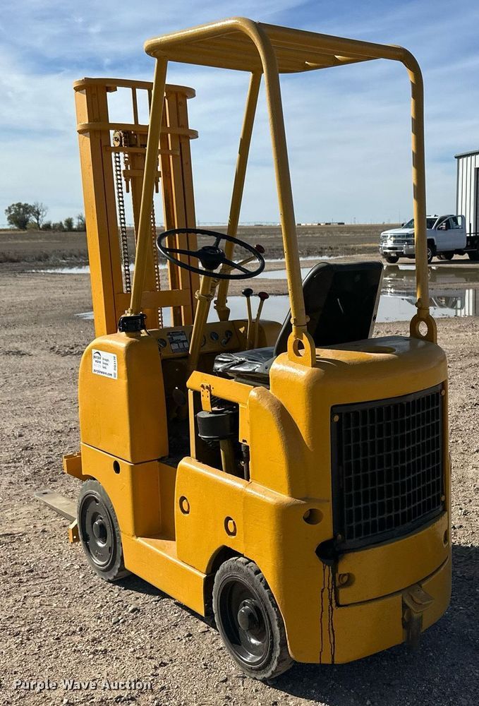 image for item DQ3136 Allis-Chalmers FT20-24 forklift
