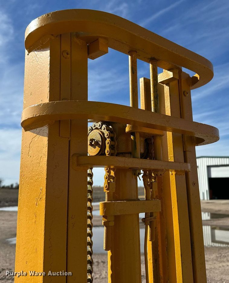 image for item DQ3136 Allis-Chalmers FT20-24 forklift