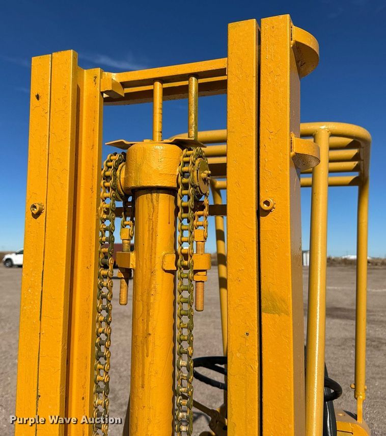 image for item DQ3136 Allis-Chalmers FT20-24 forklift